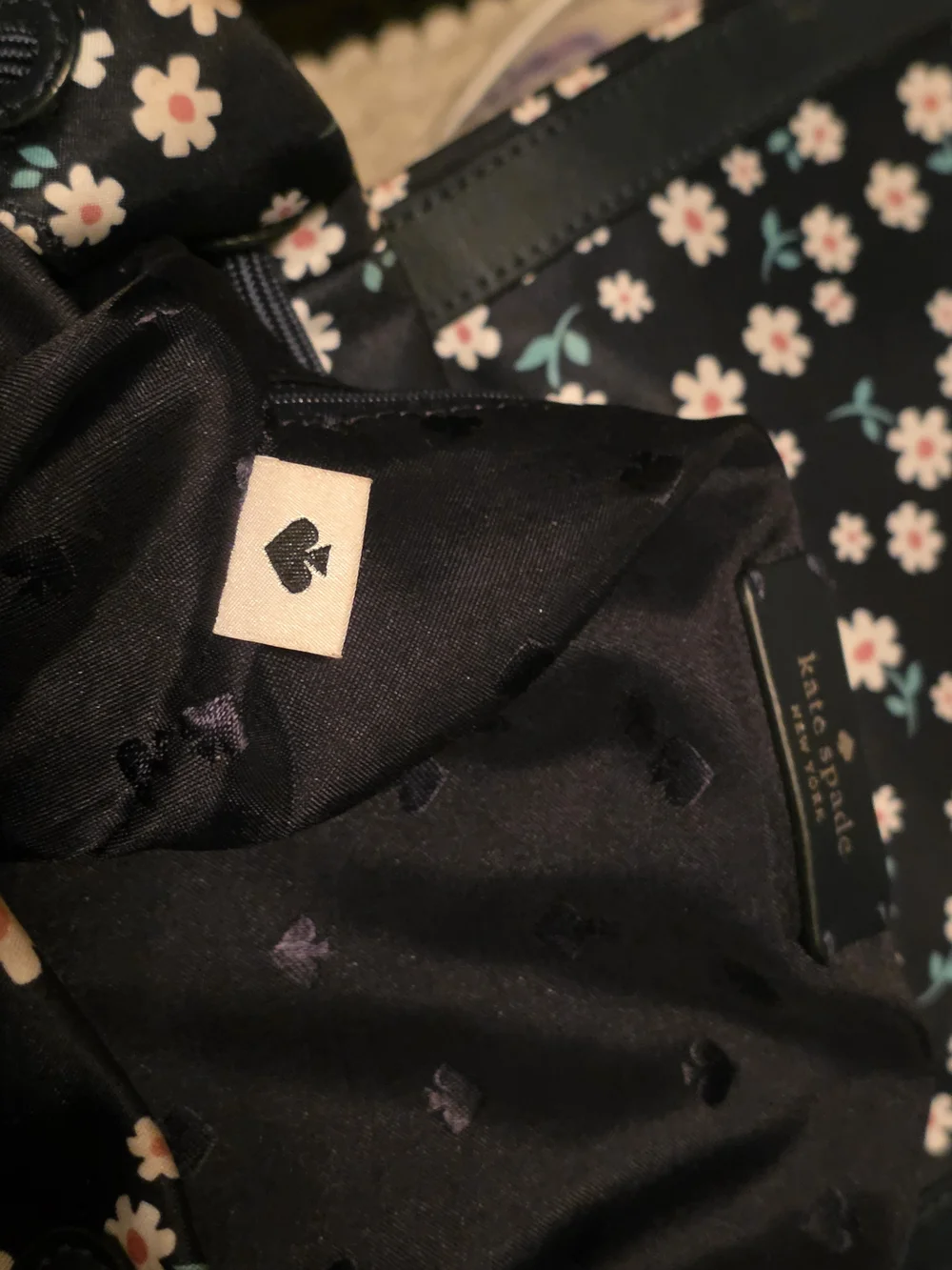 kate ♠️ spade CARLY Flap In Navy/ Daisy Pattern Backpack EUC